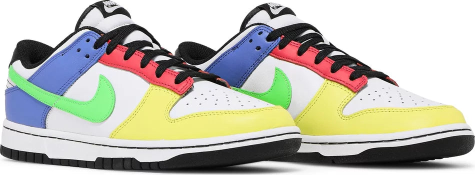 NIKE DUNK LOW 'GREEN STRIKE' (Women)