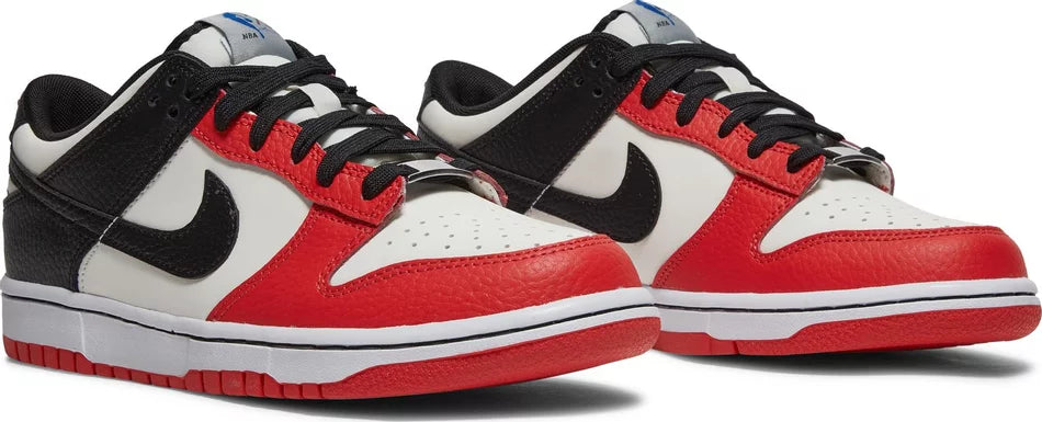 NIKE DUNK LOW EMB 'NBA 75TH ANNIVERSARY - BULLS' (GS)